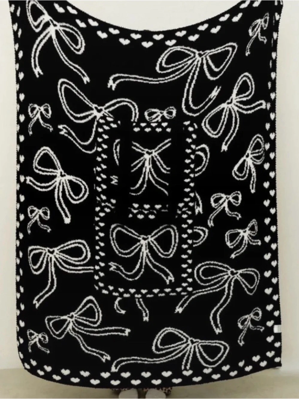 Black and White Bow Knit Throw Blanket - Brand Unknown